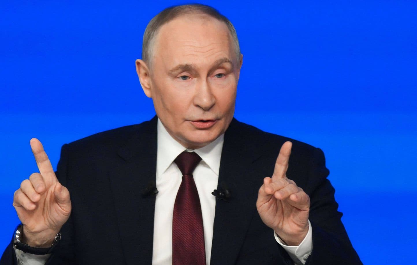 Poutine fait son cirque pendant que Kiev frappe partout