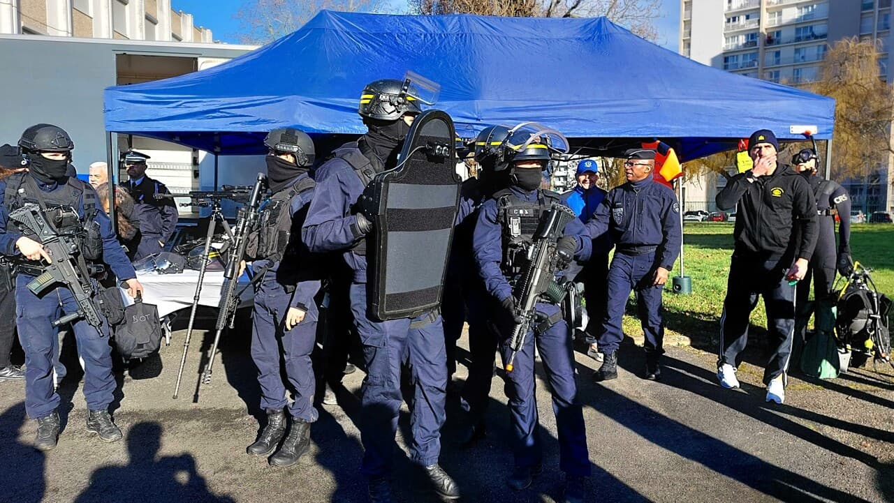 CRS de Massy : les vrais soldats de la République