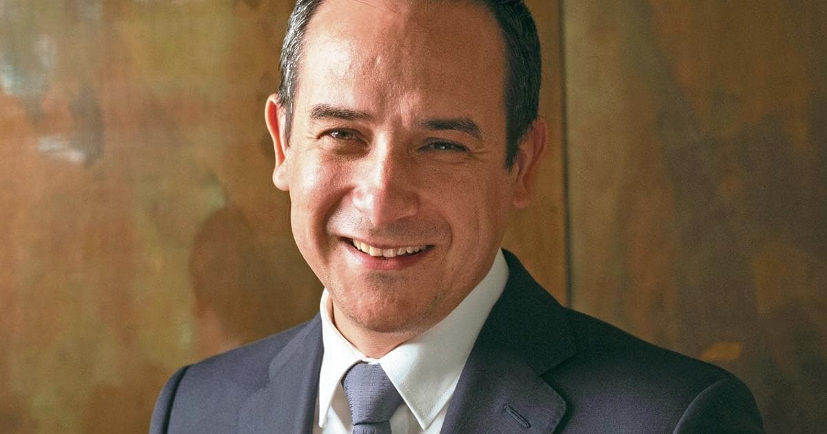 Bernard Neveu, le sommelier qui fait pétiller l'élite