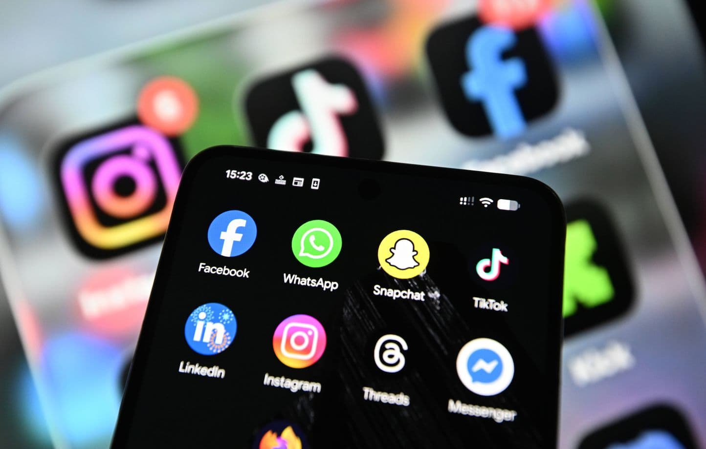 Interdiction réseaux sociaux : l'Australie montre la voie