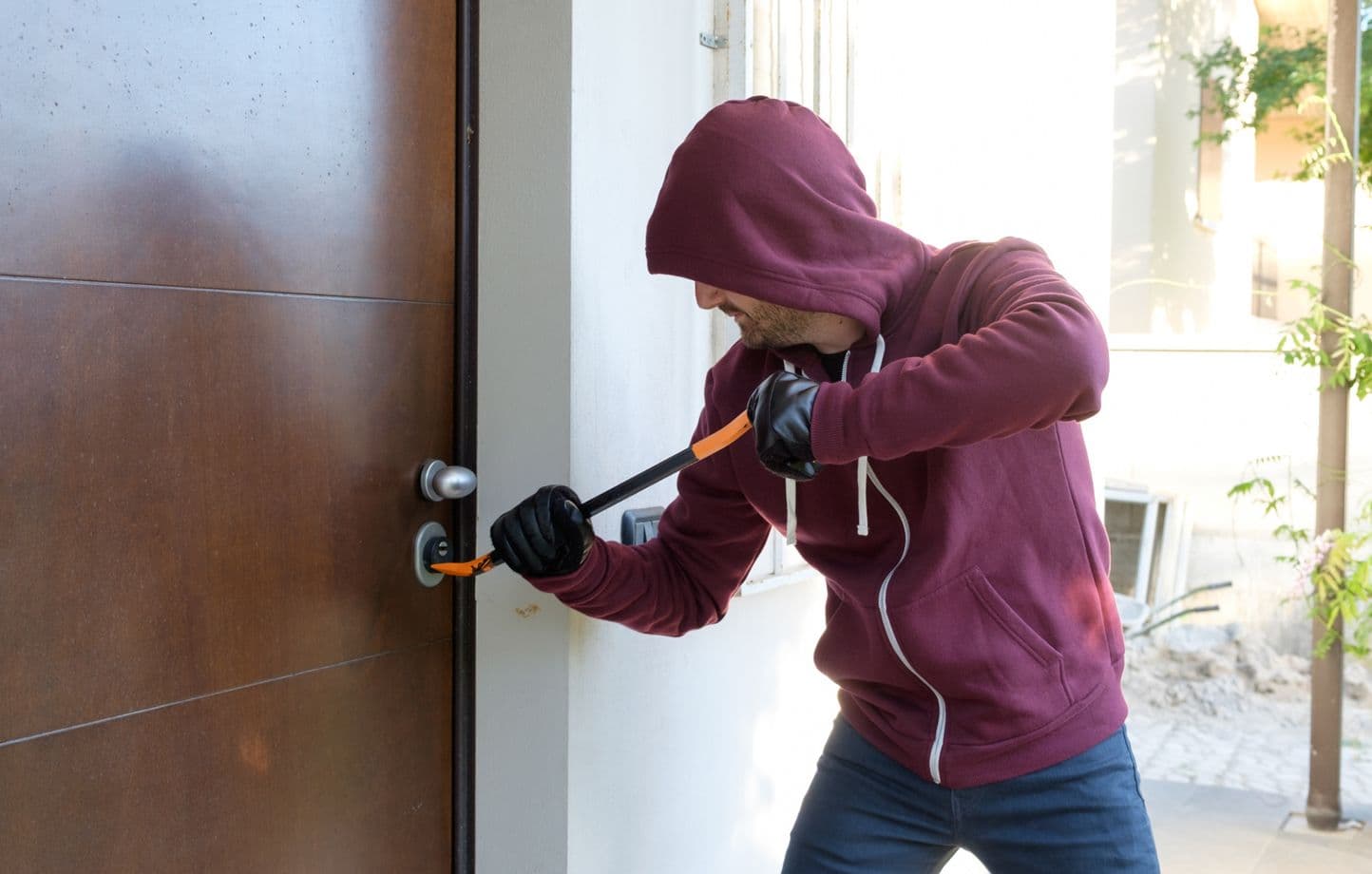 Justice française : propriétaire condamnée après avoir expulsé son squatteur