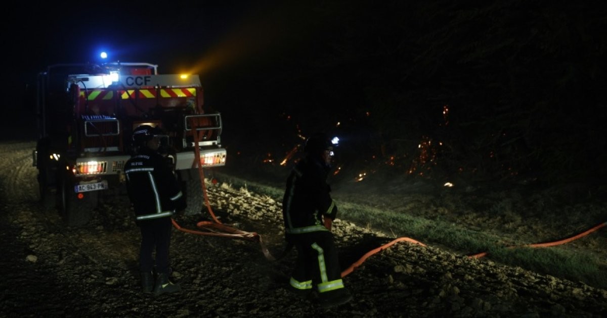 Fontainebleau en flammes : 800 hectares partis en fumée, les Canadair en renfort