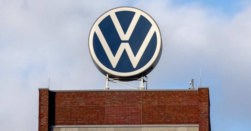 Volkswagen : 100 000 postes supprimés, les syndicats applaudissent (ben voyons)