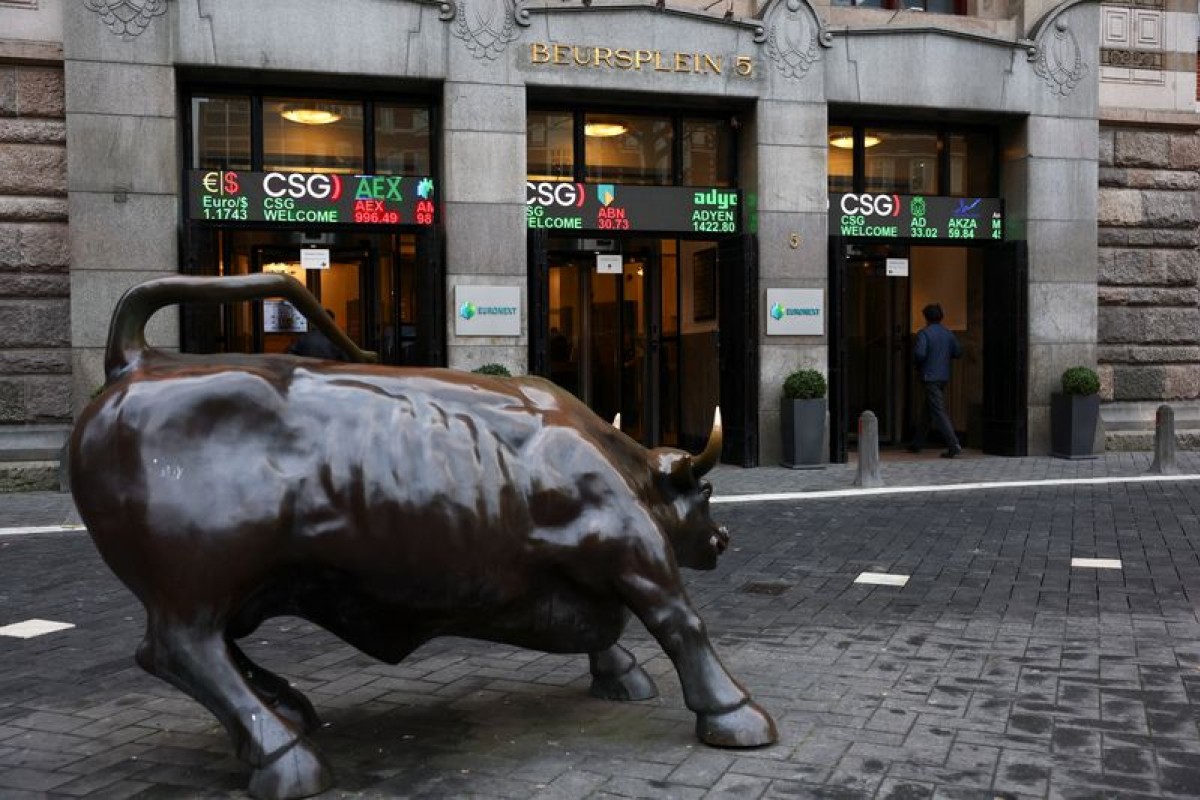 Bourses en folie : les élites se gavent, Nicolas trinque