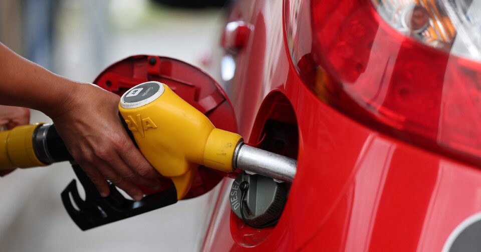 Carburant à 2,30 € : la débrouille des Français face à l'arnaque de l'État