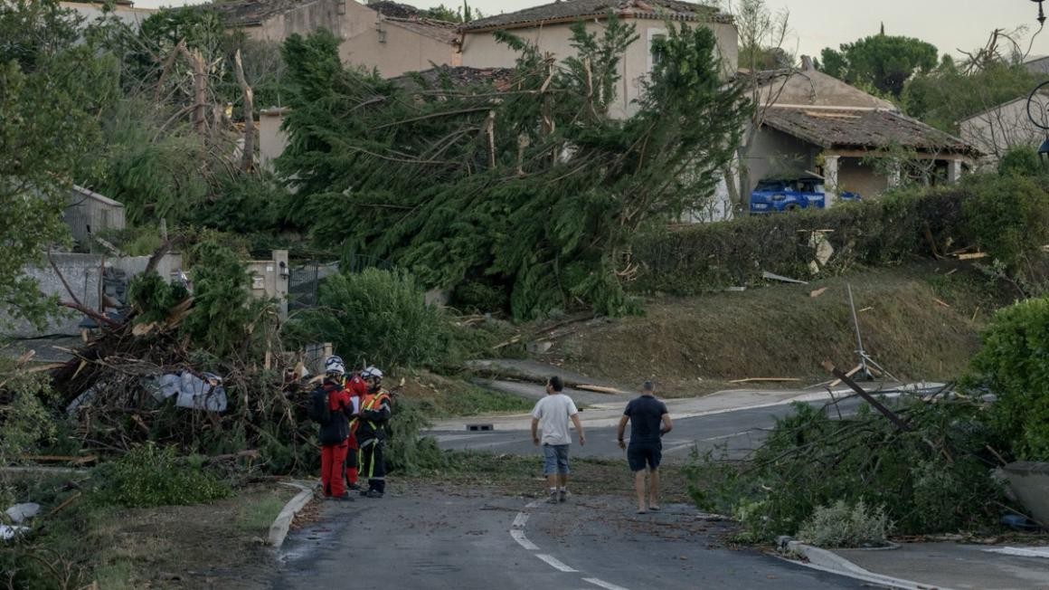 Pomas, le village martyre : la tornade a frappé, l'État regarde ailleurs
