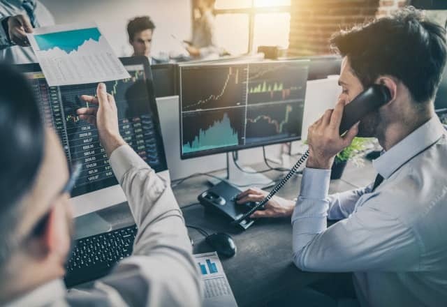 Bourses : la prudence s'installe, et c'est encore Nicolas qui paie